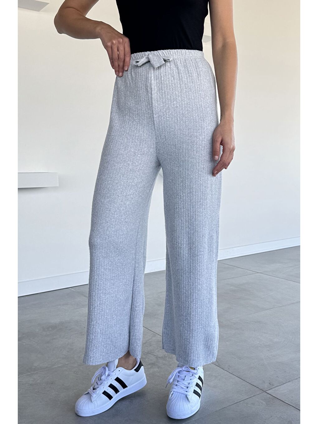 Gri Kadın Bel Lastikli Bol Paça Pantolon