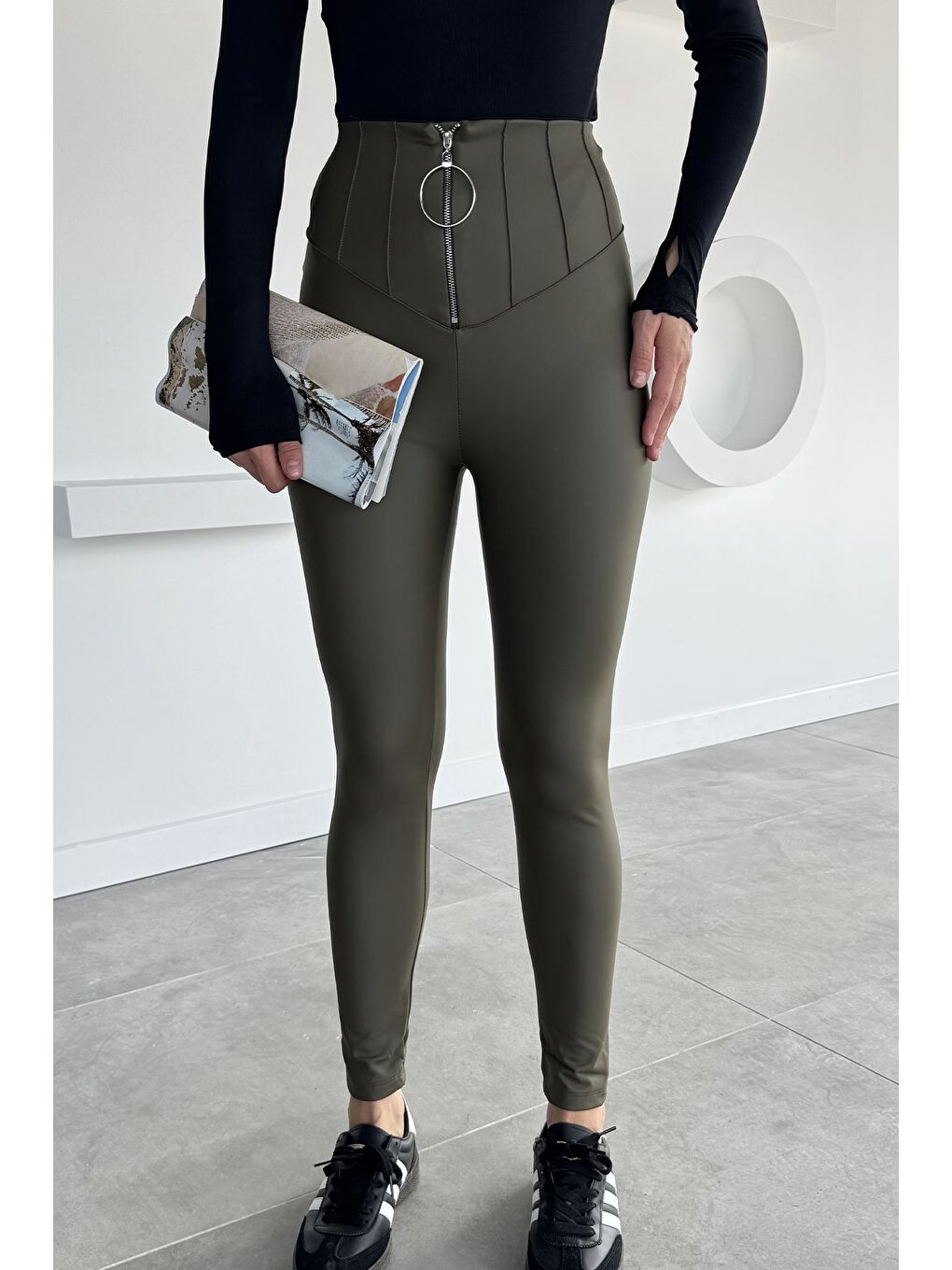 Haki Kadın Yüksek Bel Şardonlu Fermuar Detaylı Suni Deri Tayt-1