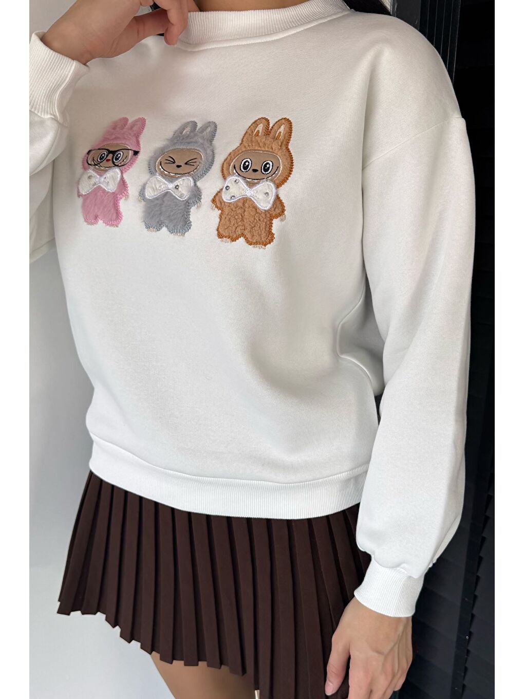 Ekru Kadın Bisiklet Yaka Ön Nakışlı Şardonlu Sweatshirt-2