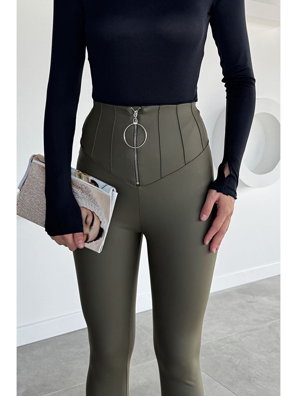 Haki Kadın Yüksek Bel Şardonlu Fermuar Detaylı Suni Deri Tayt-3