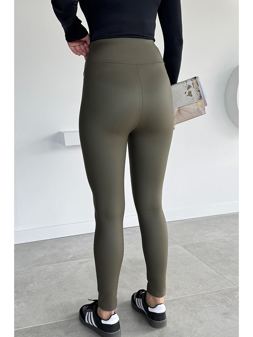 Haki Kadın Yüksek Bel Şardonlu Fermuar Detaylı Suni Deri Tayt-4