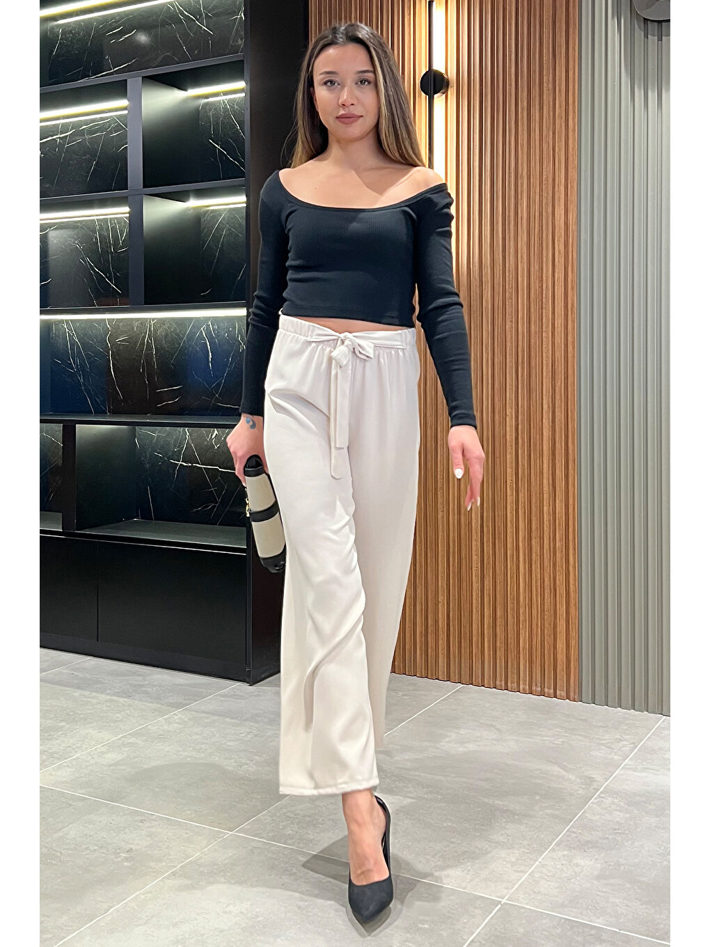 Bej Bağcıklı Bol Paça Rahat Kadın Kumaş Pantolon-1