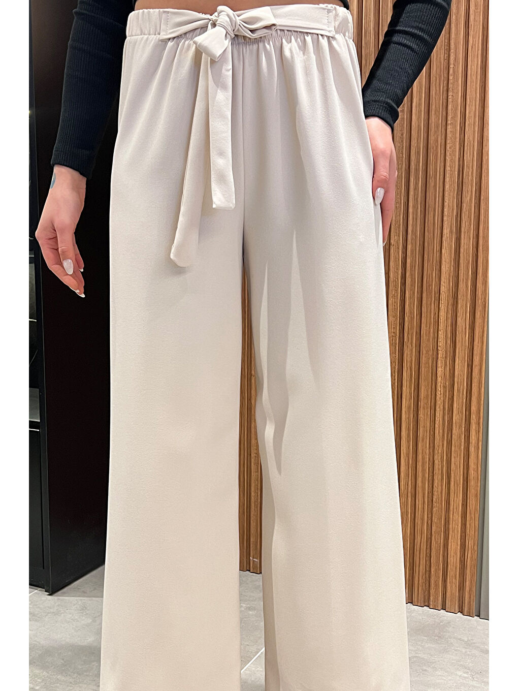 Bej Bağcıklı Bol Paça Rahat Kadın Kumaş Pantolon-3