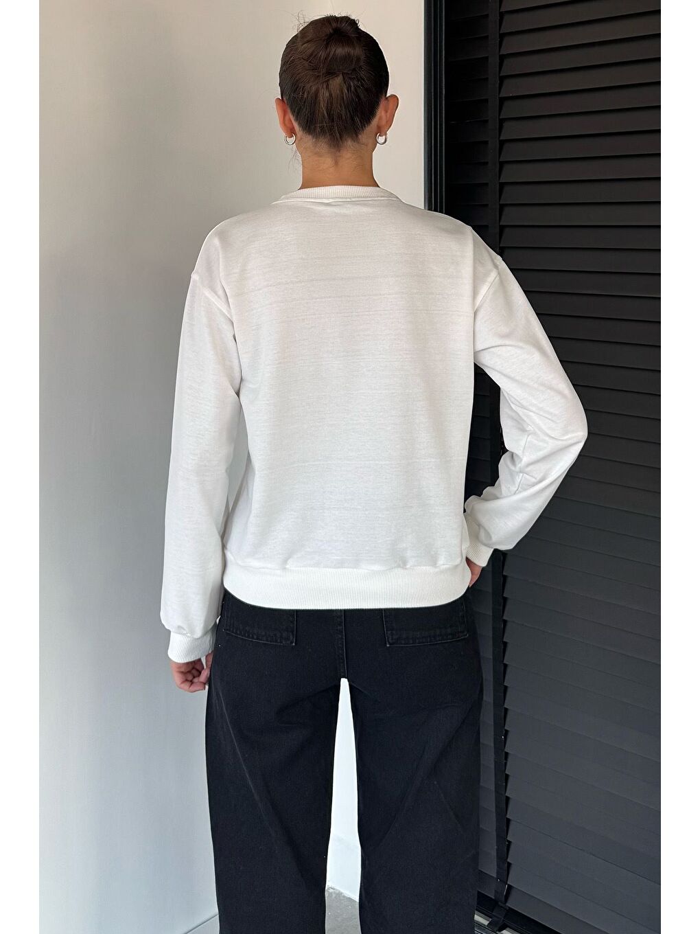 Ekru Kadın Bisiklet Yaka Kalp Ritim Baskılı Sweatshirt-3