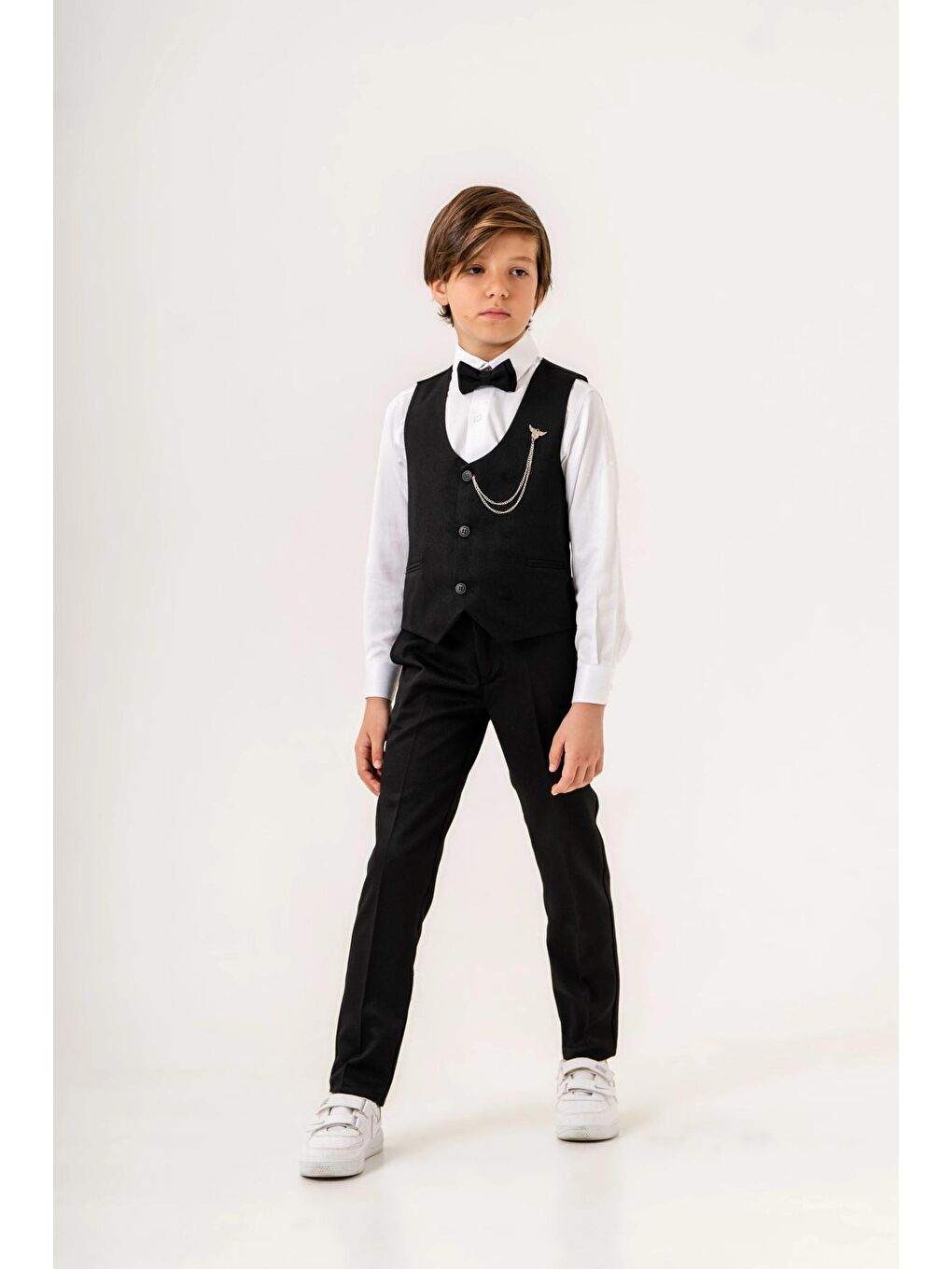 Siyah Papyonlu Armalı Yelekli Takım Elbise 3005