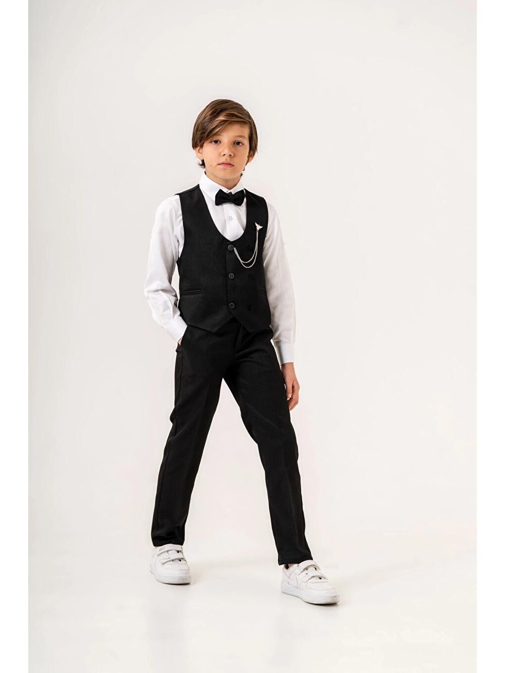 Siyah Papyonlu Armalı Yelekli Takım Elbise 3005-1