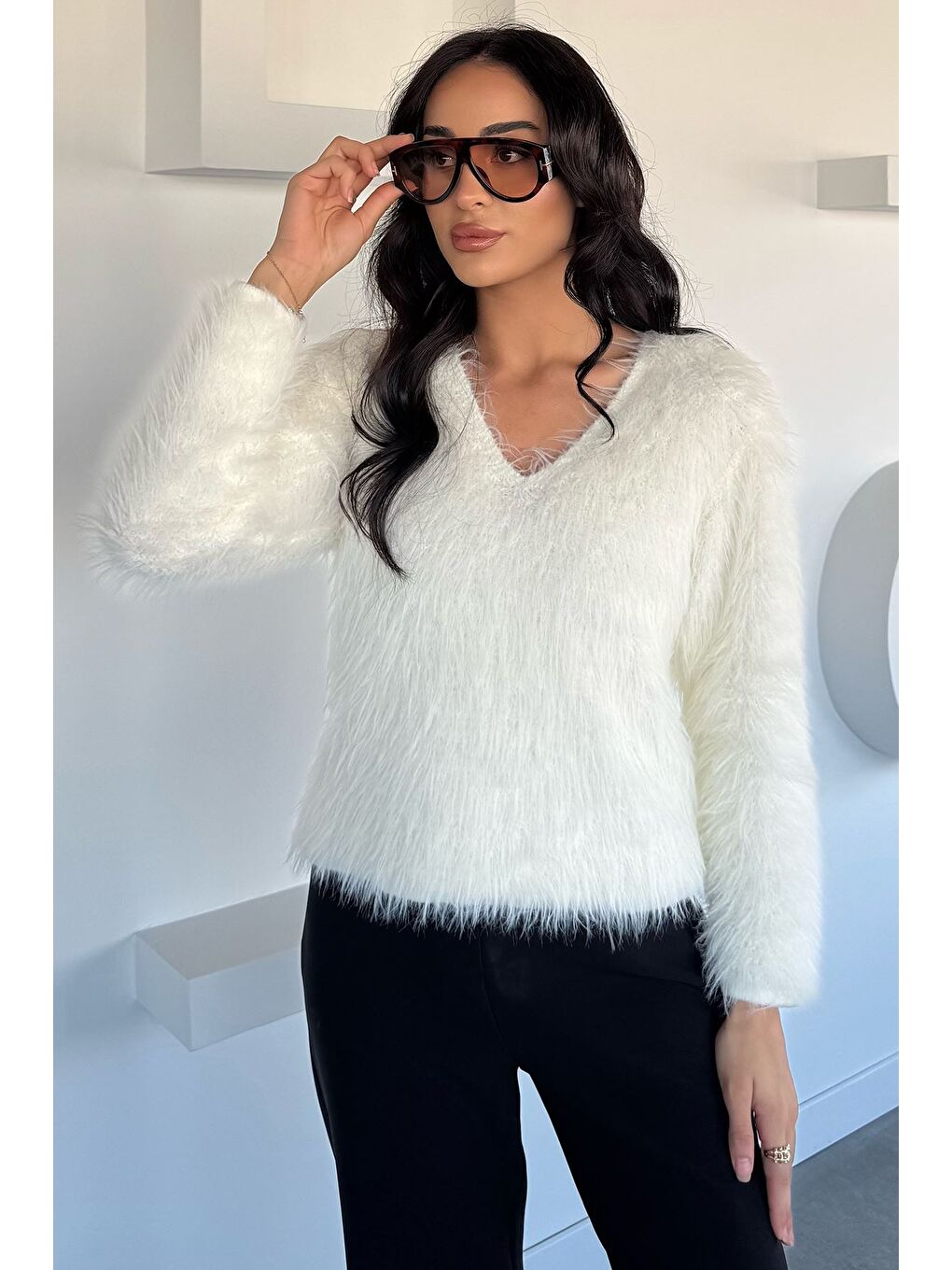 Ekru Kadın V Yaka Sakallı Yumoş Triko Bluz