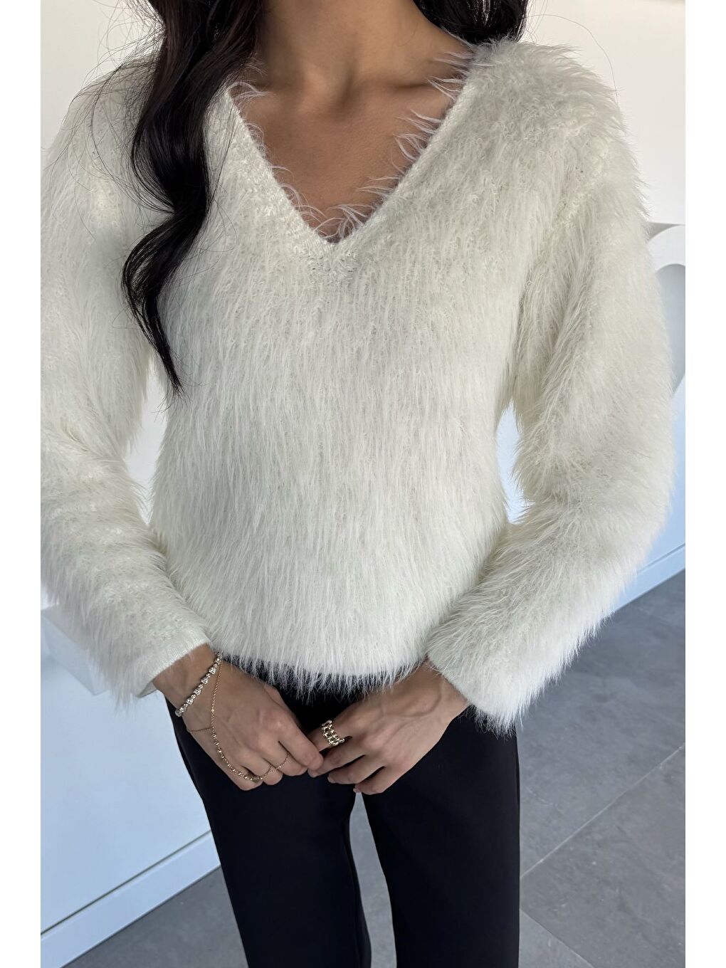 Ekru Kadın V Yaka Sakallı Yumoş Triko Bluz-1