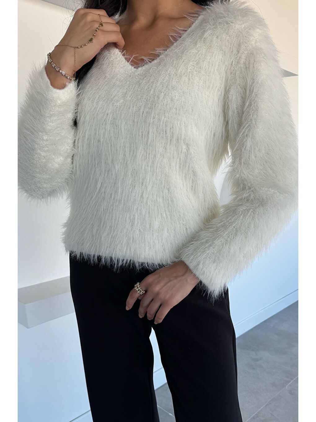 Ekru Kadın V Yaka Sakallı Yumoş Triko Bluz-2