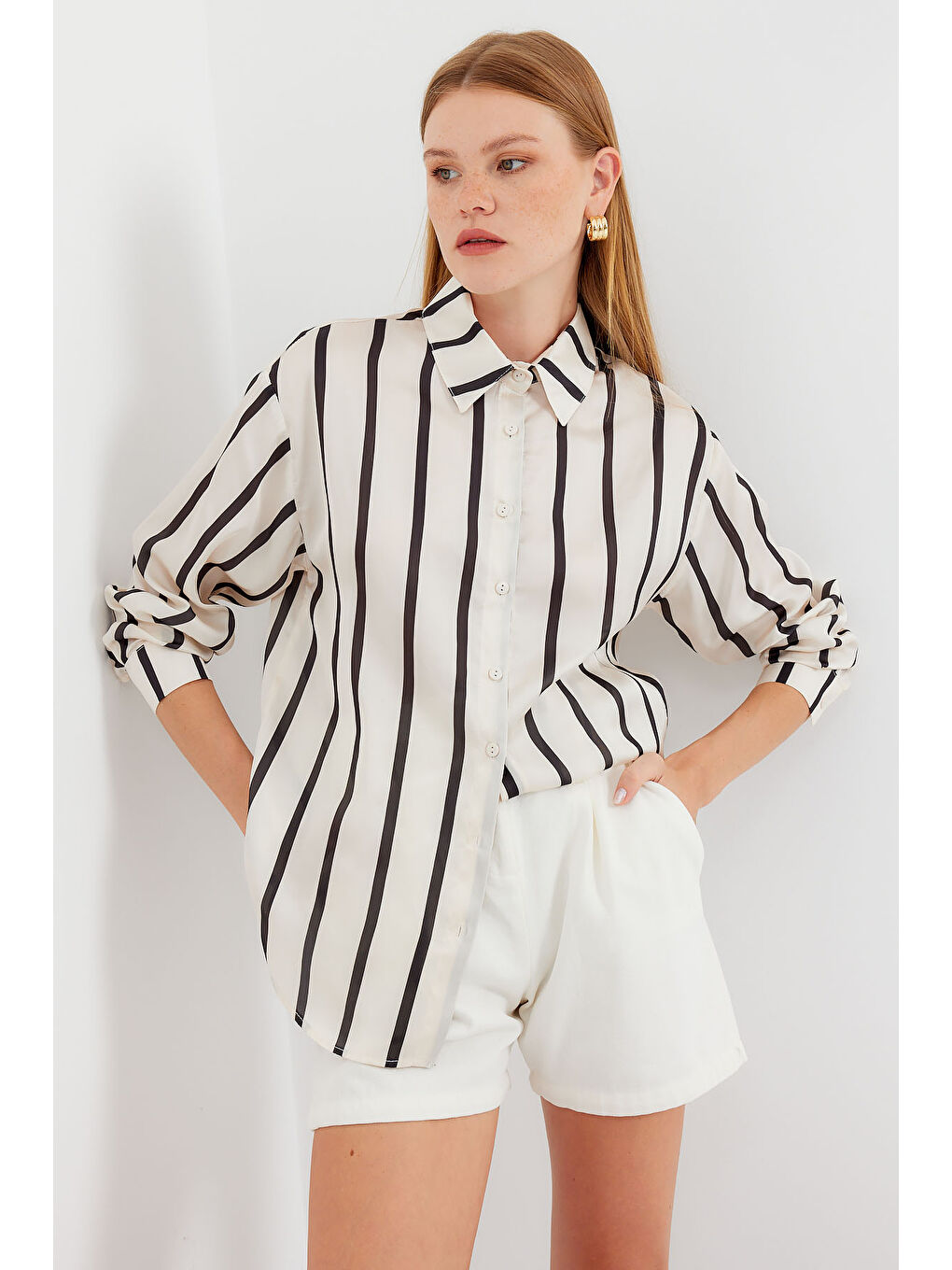 3964 Çizgili Hafif Dökümlü Saten Gömlek - F. Siyah-1