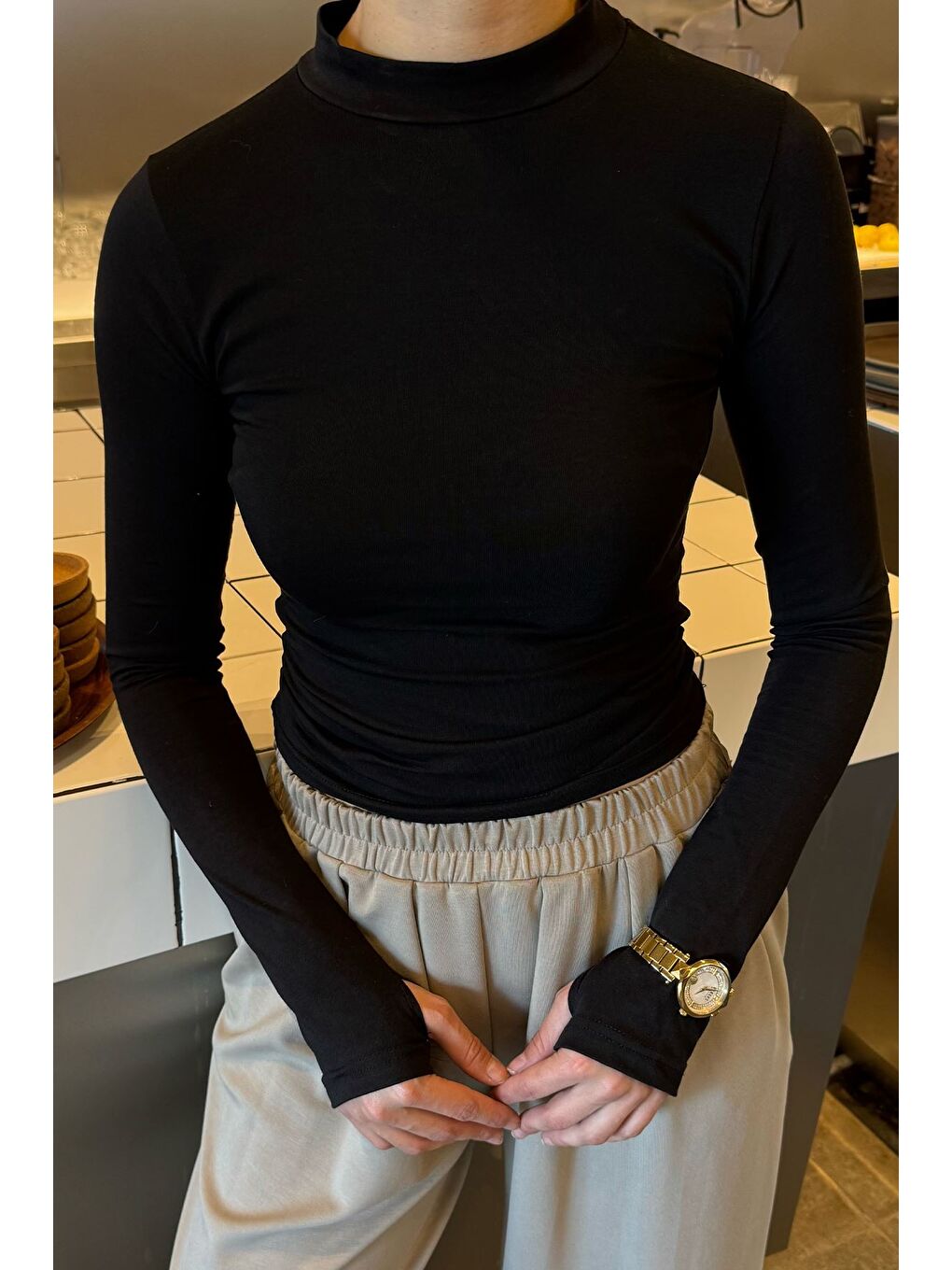 Siyah Kadın Yarım Balıkçı Yaka Parmak Geçmeli Elastanlı Body Bluz-1