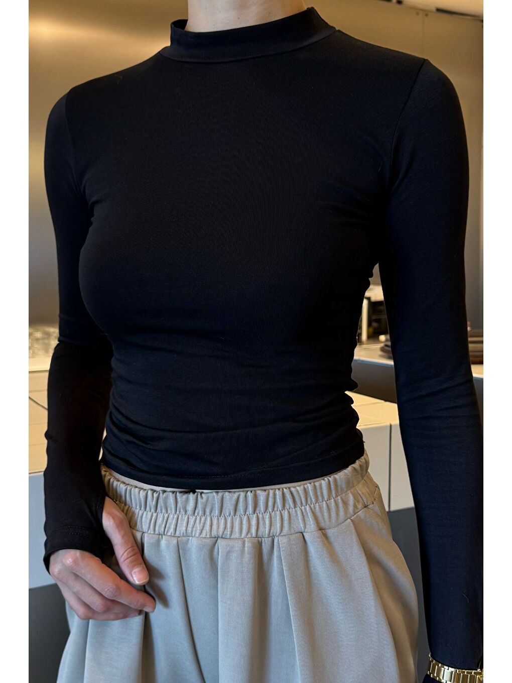 Siyah Kadın Yarım Balıkçı Yaka Parmak Geçmeli Elastanlı Body Bluz-2