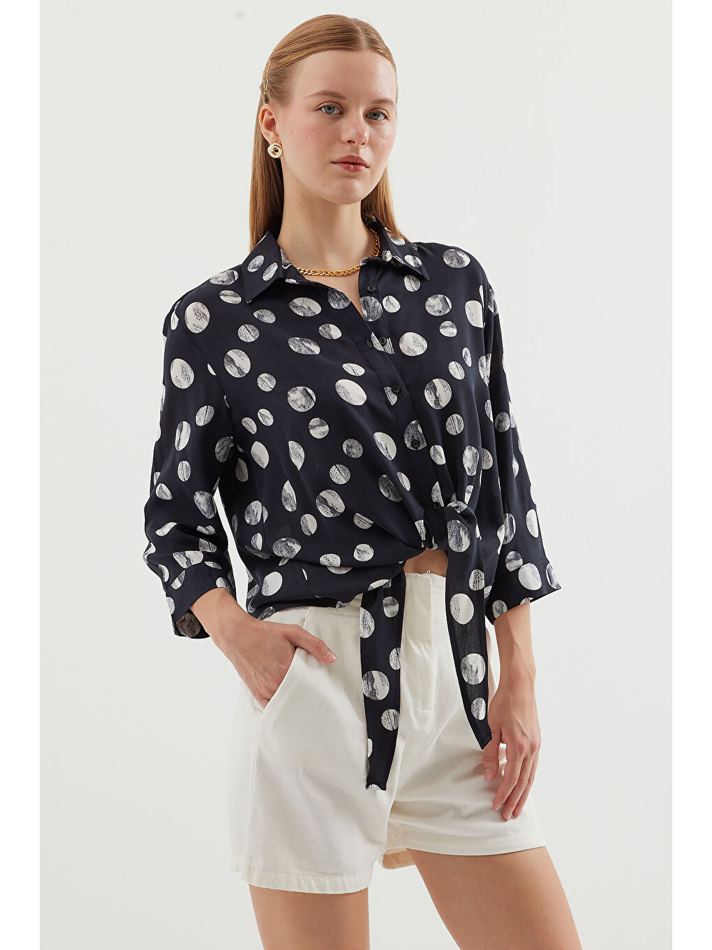 20243 Önü Bağlamalı Desenli Gömlek - Siyah