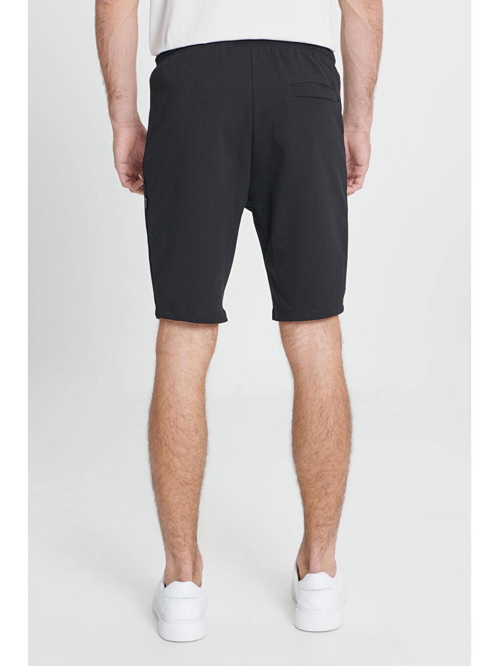 Erkek Siyah Standart Fit Normal Kesim Pamuklu Cepli Esnek Örme Şort-5