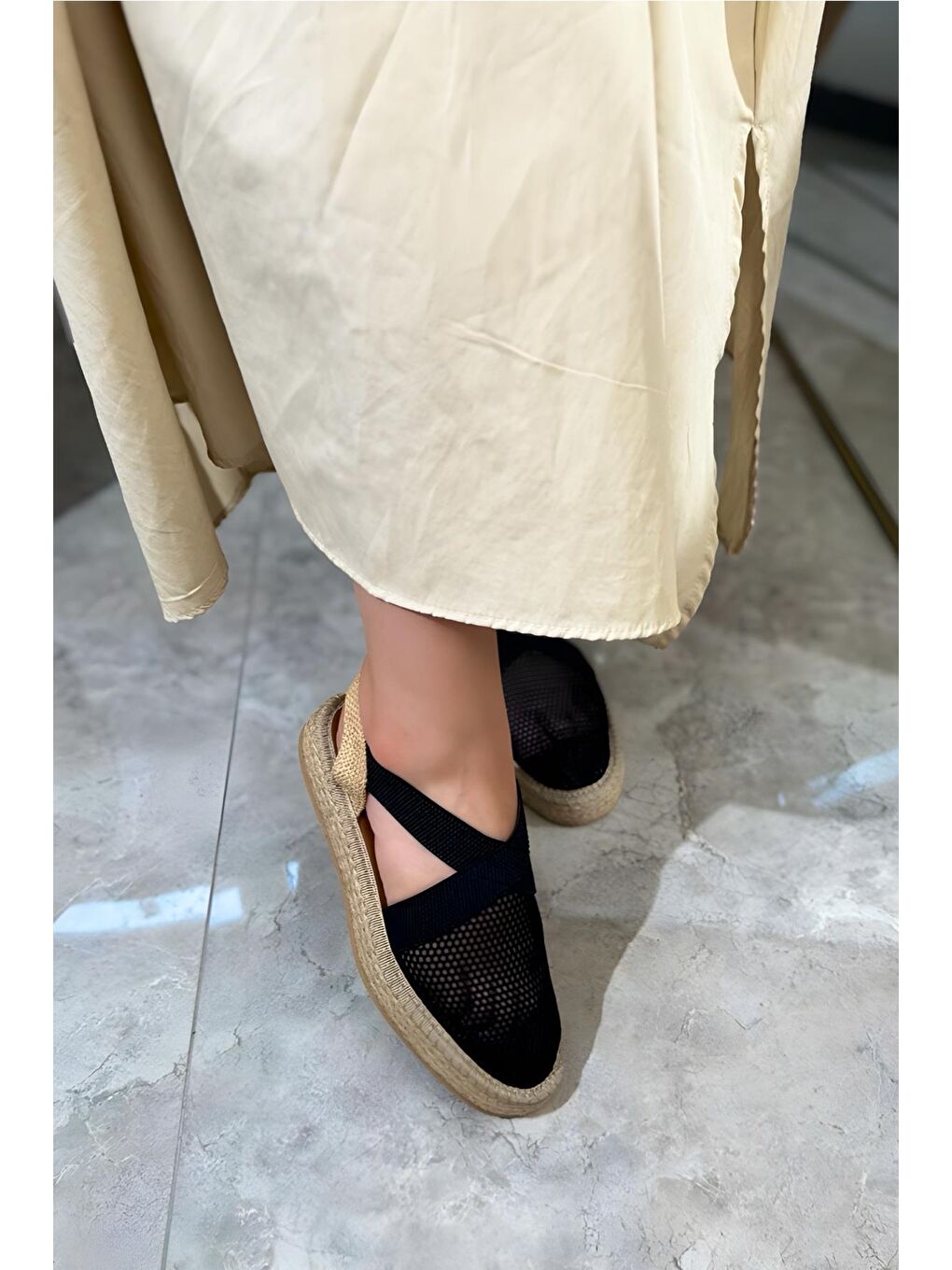 Siyah Matvi Fileli Bantlı Önü Kapalı Hasır Görünümlü Kadın Triko Sandalet-1