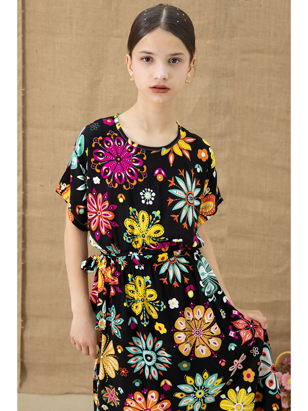 Siyah Çiçek Desenli Kısa Kol Kız Çocuk Kuşaklı Elbise 20768-1