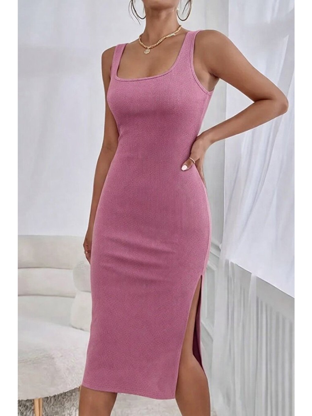 Pembe Kadın Askılı Kare Yaka Yandan Yırtmaçlı Midi Kaşkorse Elbise