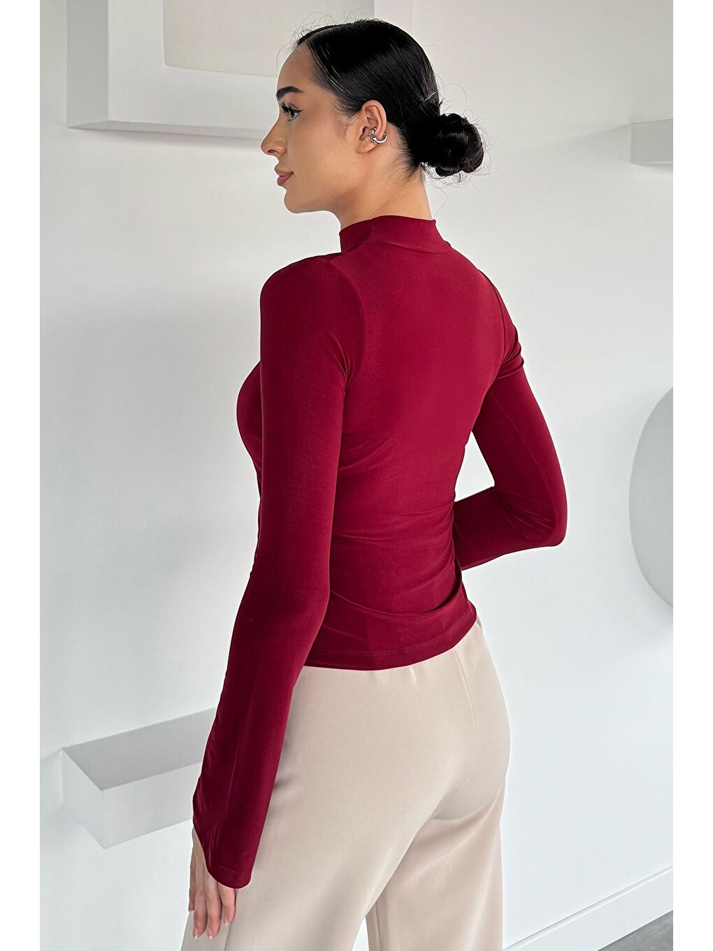 Bordo Asimetrik Kesim Ön Büzgülü Kadın Bluz-2