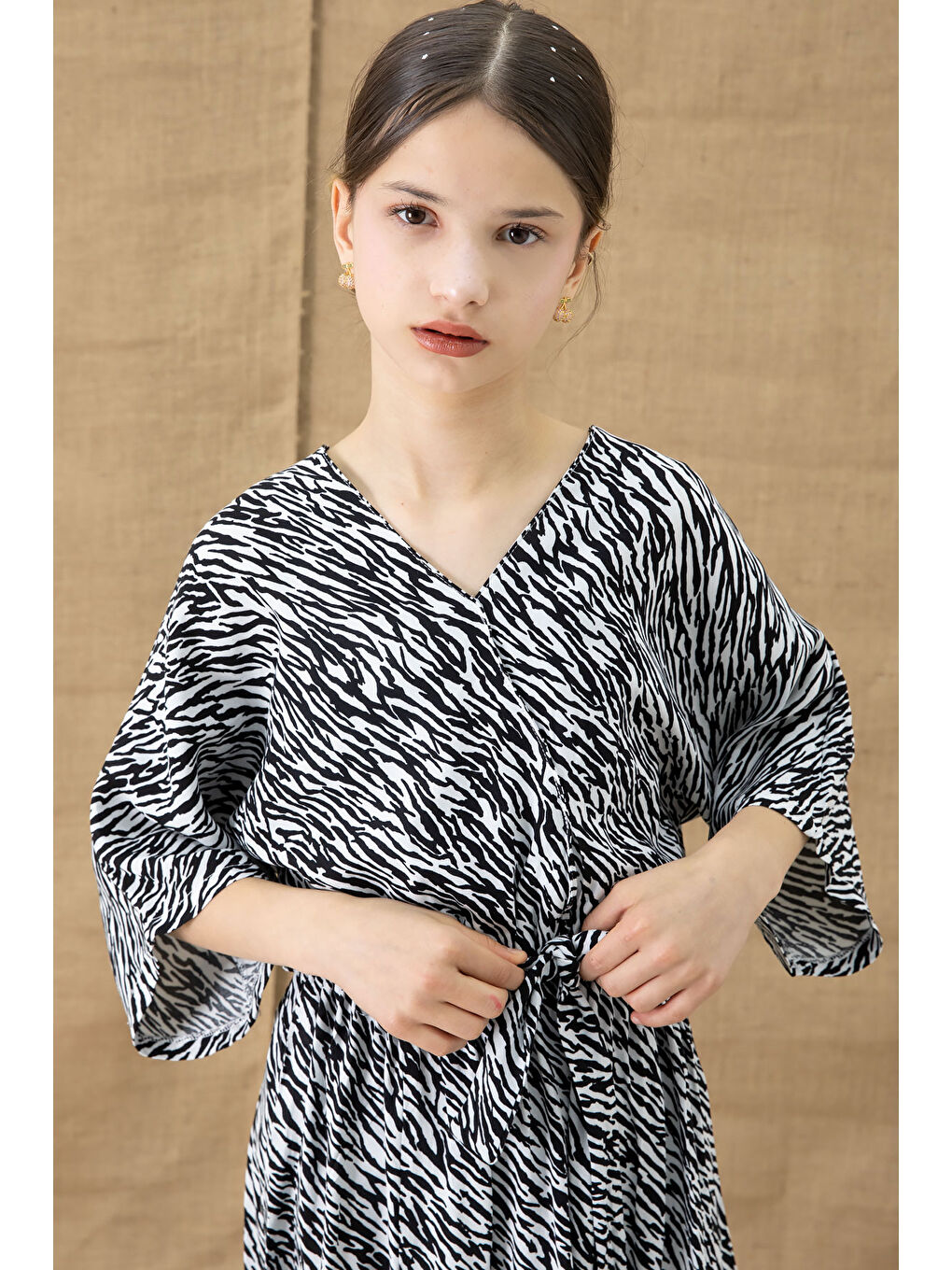 Siyah Zebra Desenli Kuşaklı Kız Çocuk Kısa Kol Elbise 20769-1