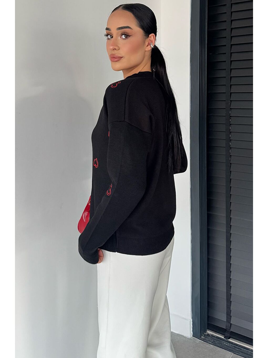 Siyah Kalp Nakışlı Kadın Triko Hırka (s-m-l Uyumludur)-3