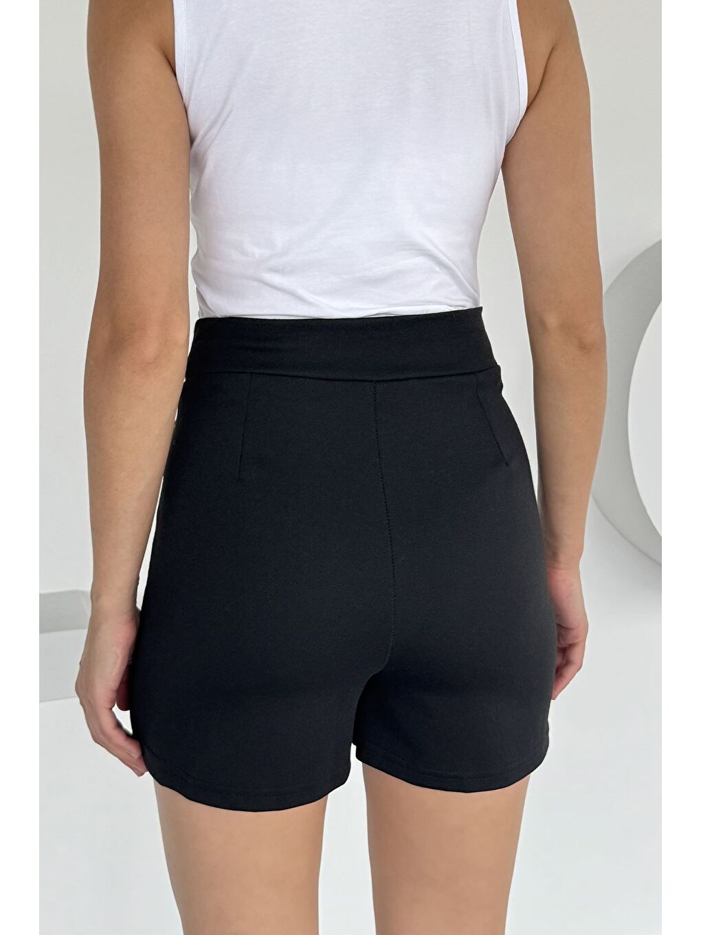 Siyah Kadın Gold Toka Detaylı Mini Şort Etek-3