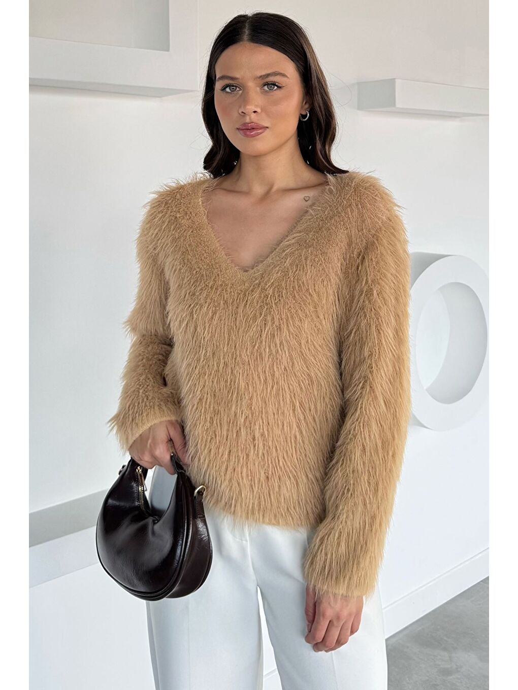 Bej Kadın V Yaka Sakallı Yumoş Triko Bluz-1