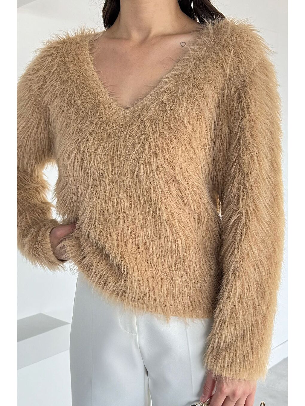 Bej Kadın V Yaka Sakallı Yumoş Triko Bluz-2