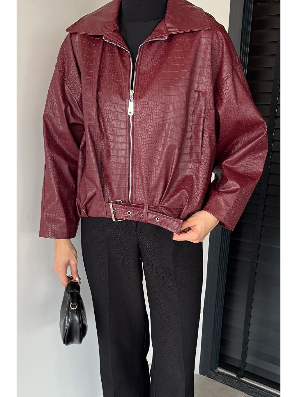 Bordo Kadın Çift Cepli Kemer Detaylı Kendinden Desenli Suni Deri Ceket-1