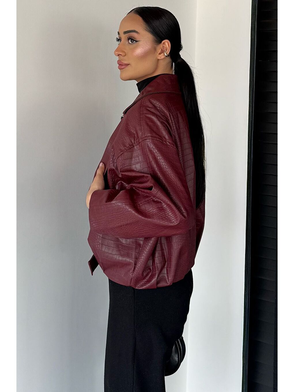 Bordo Kadın Çift Cepli Kemer Detaylı Kendinden Desenli Suni Deri Ceket-3