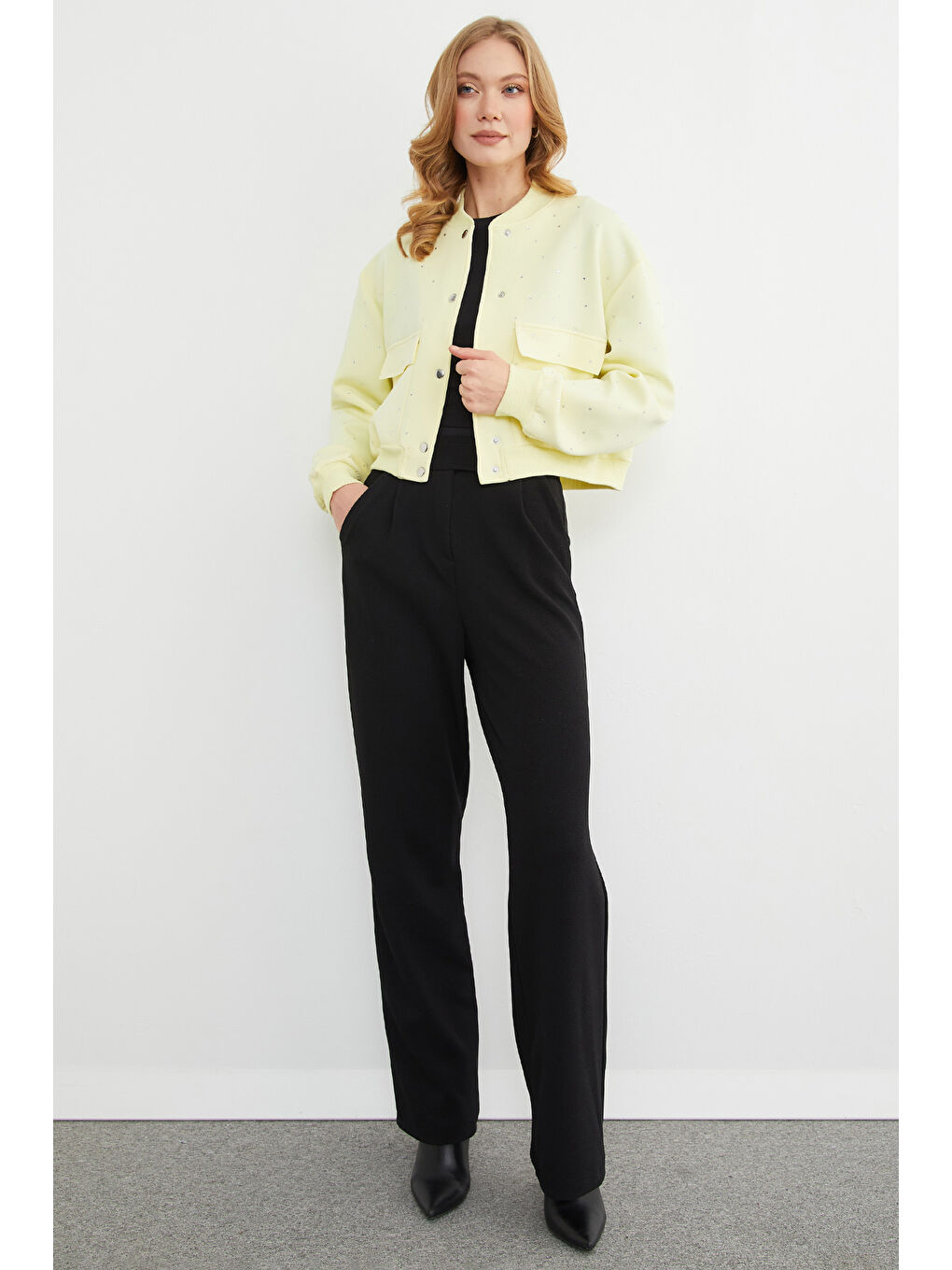 Sarı Taş Detaylı Çıtçıtlı Çift Cepli Crop Ceket-1