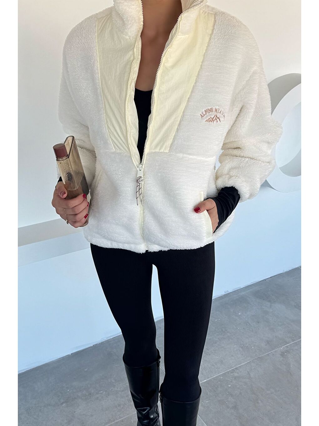 Ekru Kadın Renk Garnili Astarlı Pelüş Mont-1