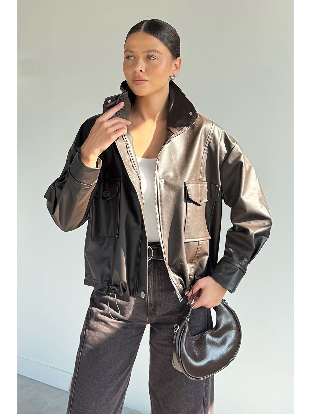 Kahverengi Kadın Çift Cepli Bel Lastikli Ön Fermuarlı Ve Çıtçıtlı Suni Deri Ceket