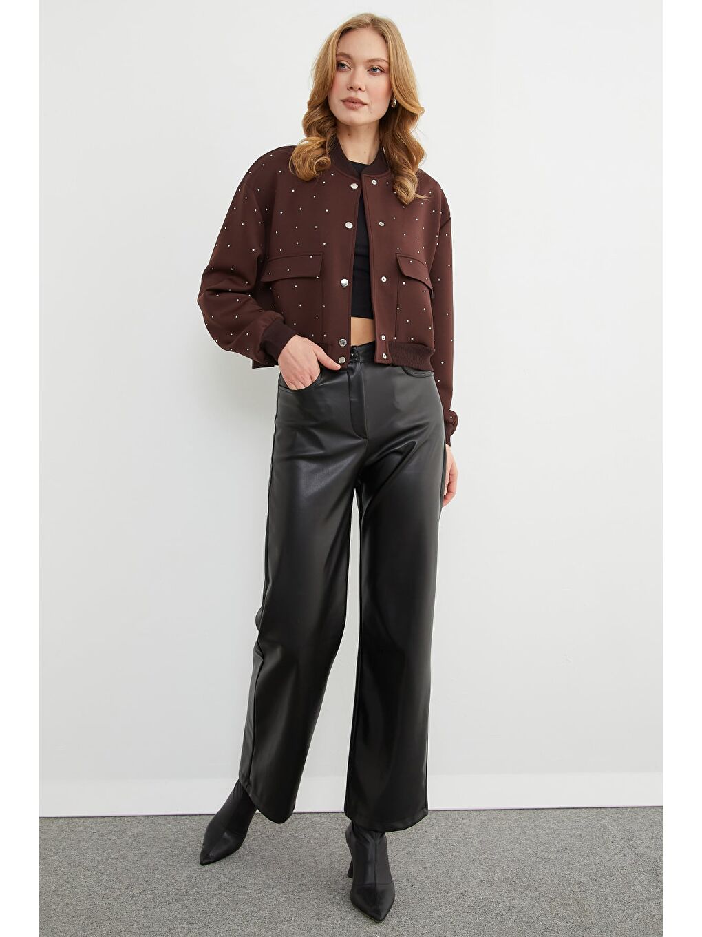 Kahverengi Taş Detaylı Çıtçıtlı Çift Cepli Crop Ceket-2