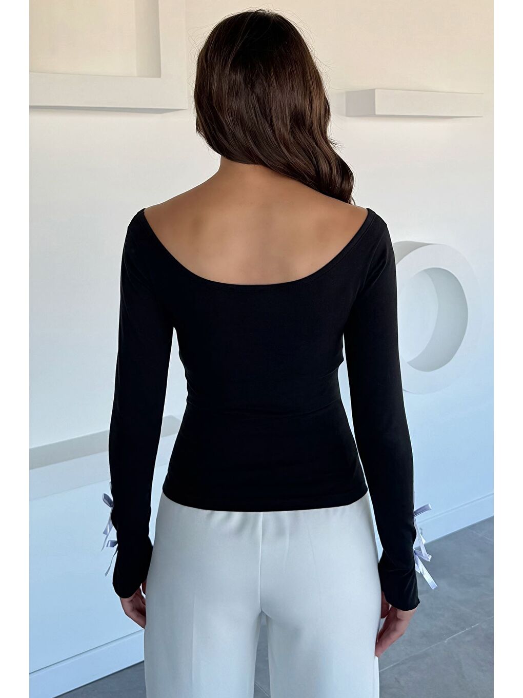 Siyah Kadın Kol Ucu Fiyonk Detaylı Elastanlı Bluz-3