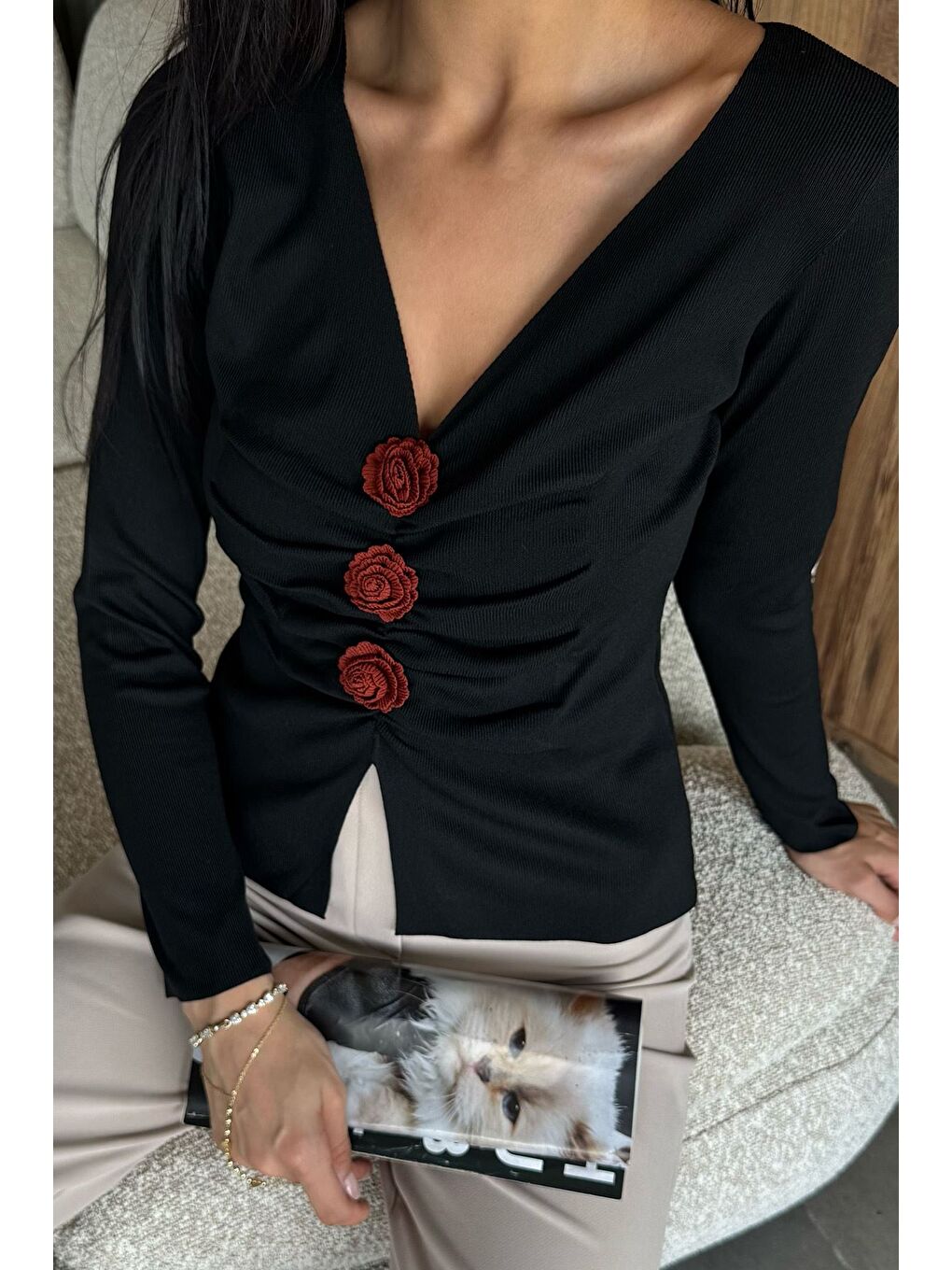Siyah Ön Gül Detaylı Triko Bluz (s,m,l Uyumludur)-1