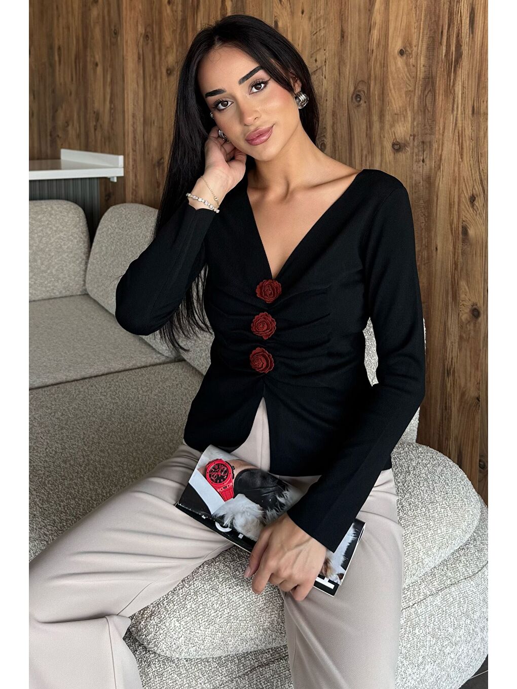 Siyah Ön Gül Detaylı Triko Bluz (s,m,l Uyumludur)-2