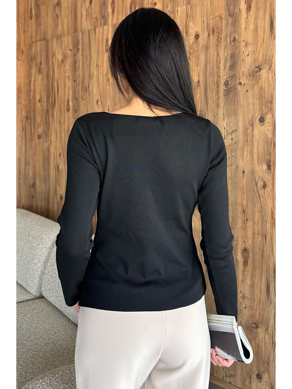 Siyah Ön Gül Detaylı Triko Bluz (s,m,l Uyumludur)-3