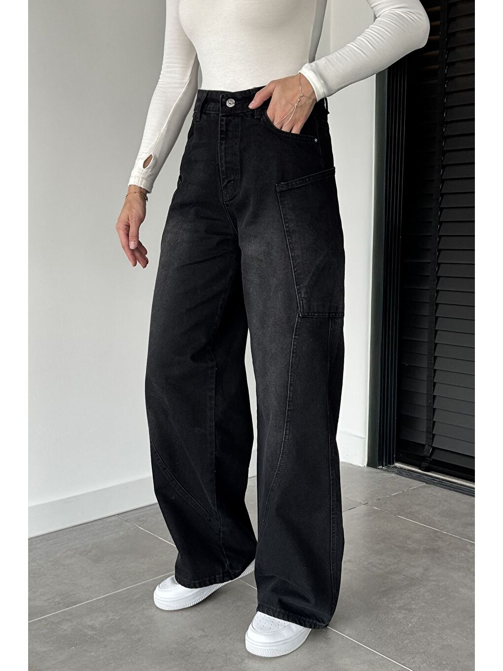 Siyah Kadın Yüksek Bel Kargo Cepli Bol Kesim Jean Jean Pantolon