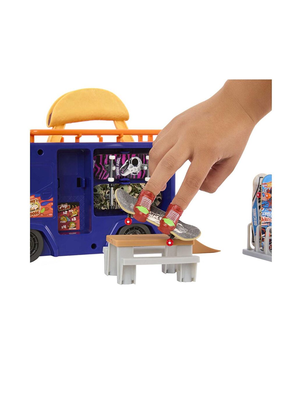 Hot Wheels Beyaz-Renklibaskı Skate Taco Arabası Oyun Seti HMK00 - 1