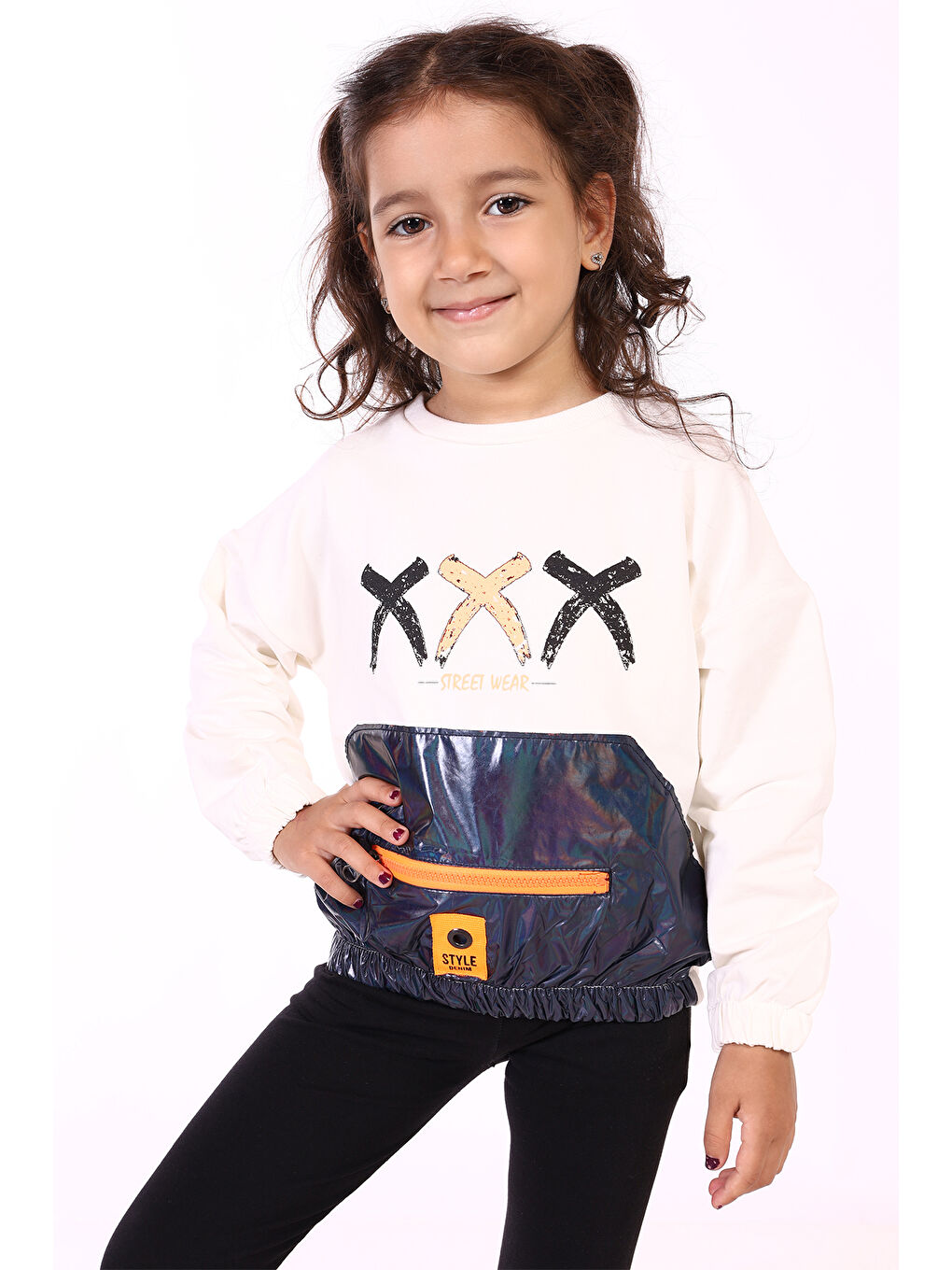 Toontoykids Ekru Kız Çocuk Cep Detaylı Baskılı Sweatshirt