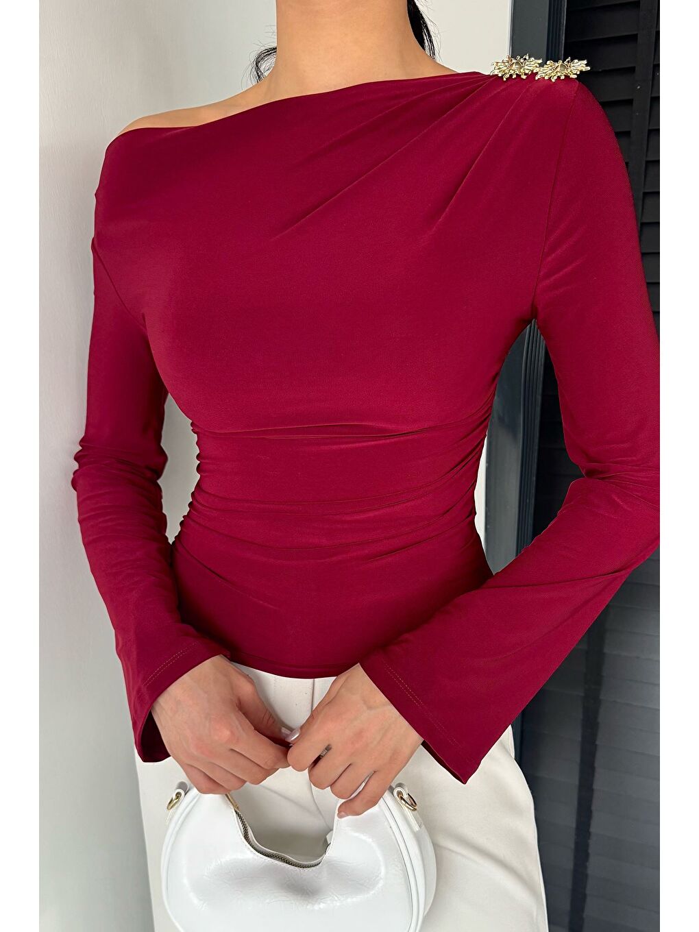 Bordo Kadın Bel Büzgülü Güneş Aksesuarlı Bluz-2