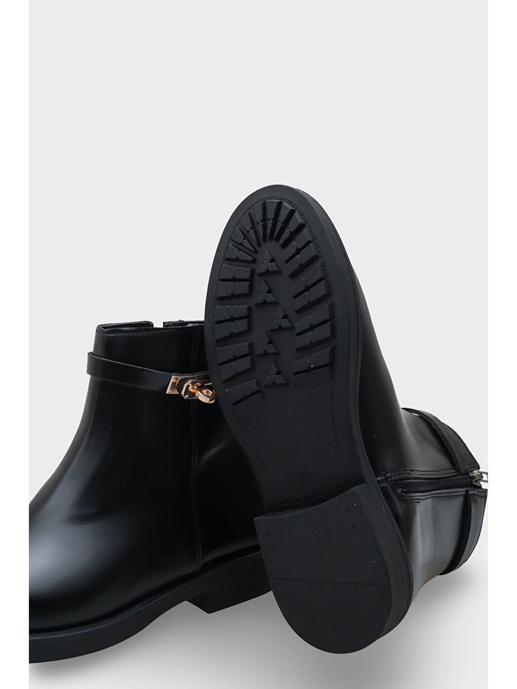 Siyah Nadiai Kadın Bot-5