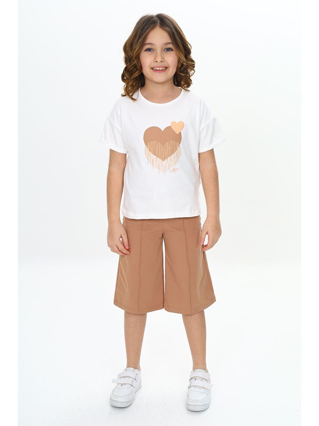 Kahverengi Kız Çocuk Garni Kalp Baskılı Kaprili Takım