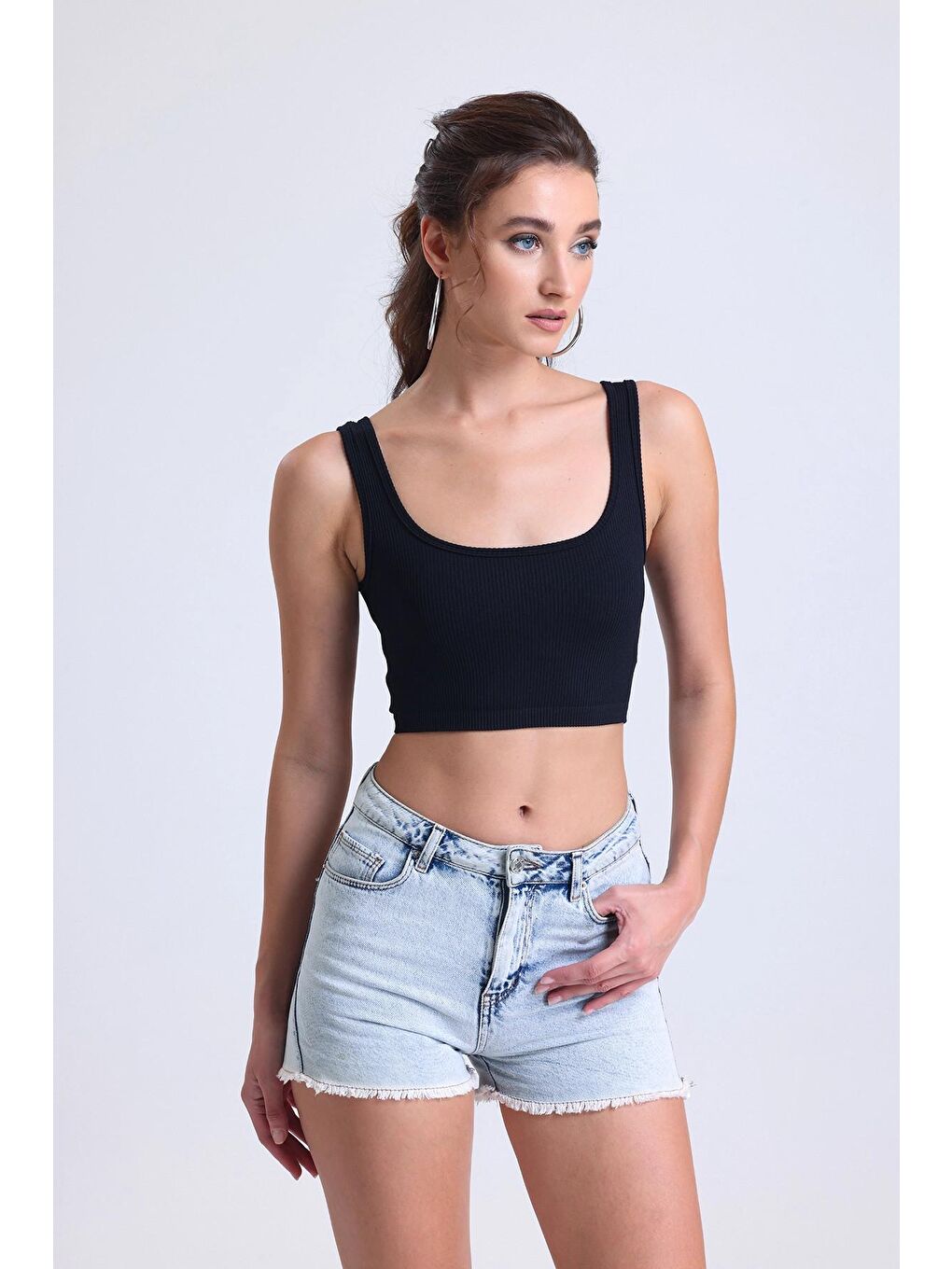 Siyah İnce Askılı Spor Kesim Toparlayıcı Crop Atlet 49BRASAME-1