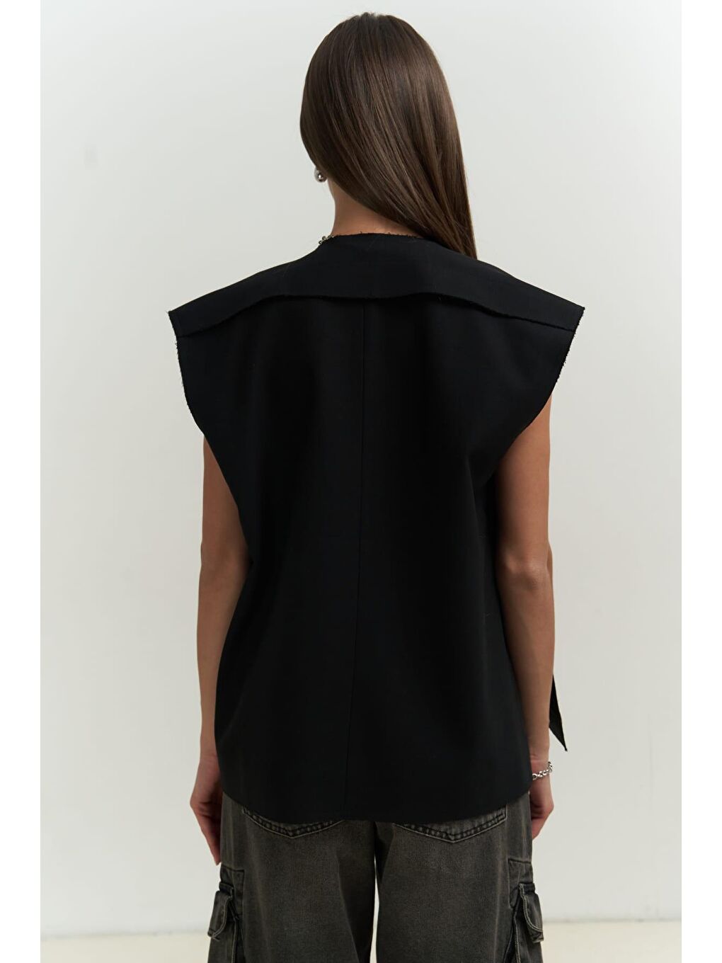 Sissela Yan Yırtmaç Detay Siyah Yelek-3
