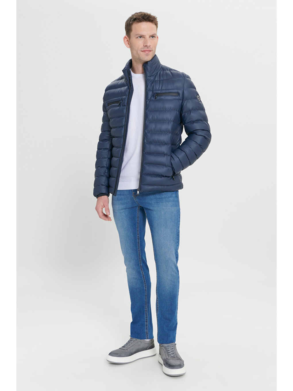 Erkek Lacivert Standart Fit Normal Kesim Dik Yaka Su ve Soğuk Geçirmeyen Kalın Şişme Mont-1
