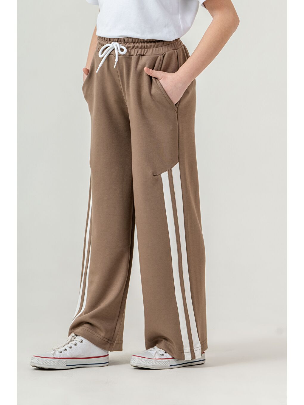 Bej Sağ Sol Diz Boyu Garnili Biyeli Kız Çocuk Eşofman Altı-1