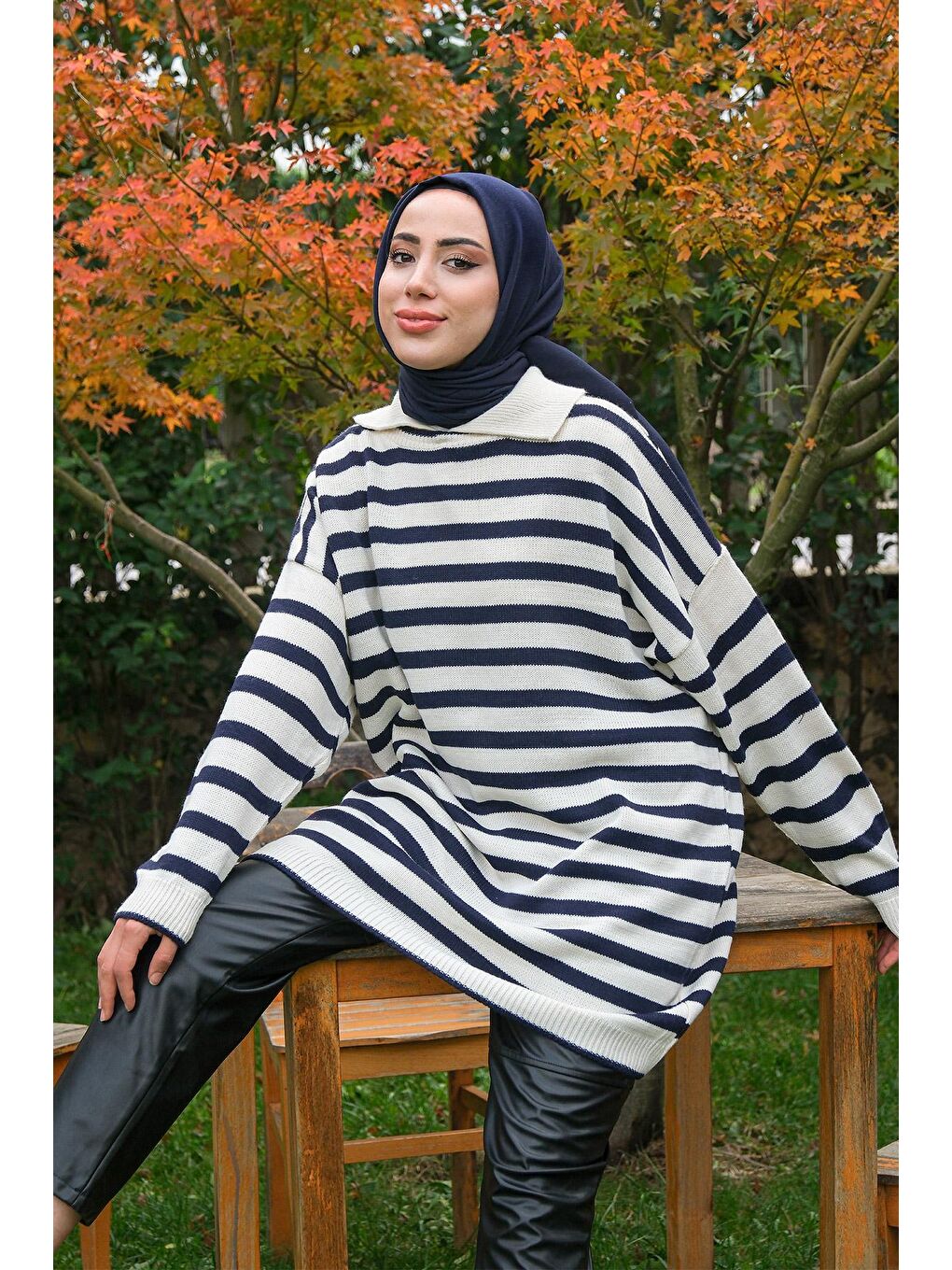 Çizgili Boğazlı Triko Kazak Lacivert
