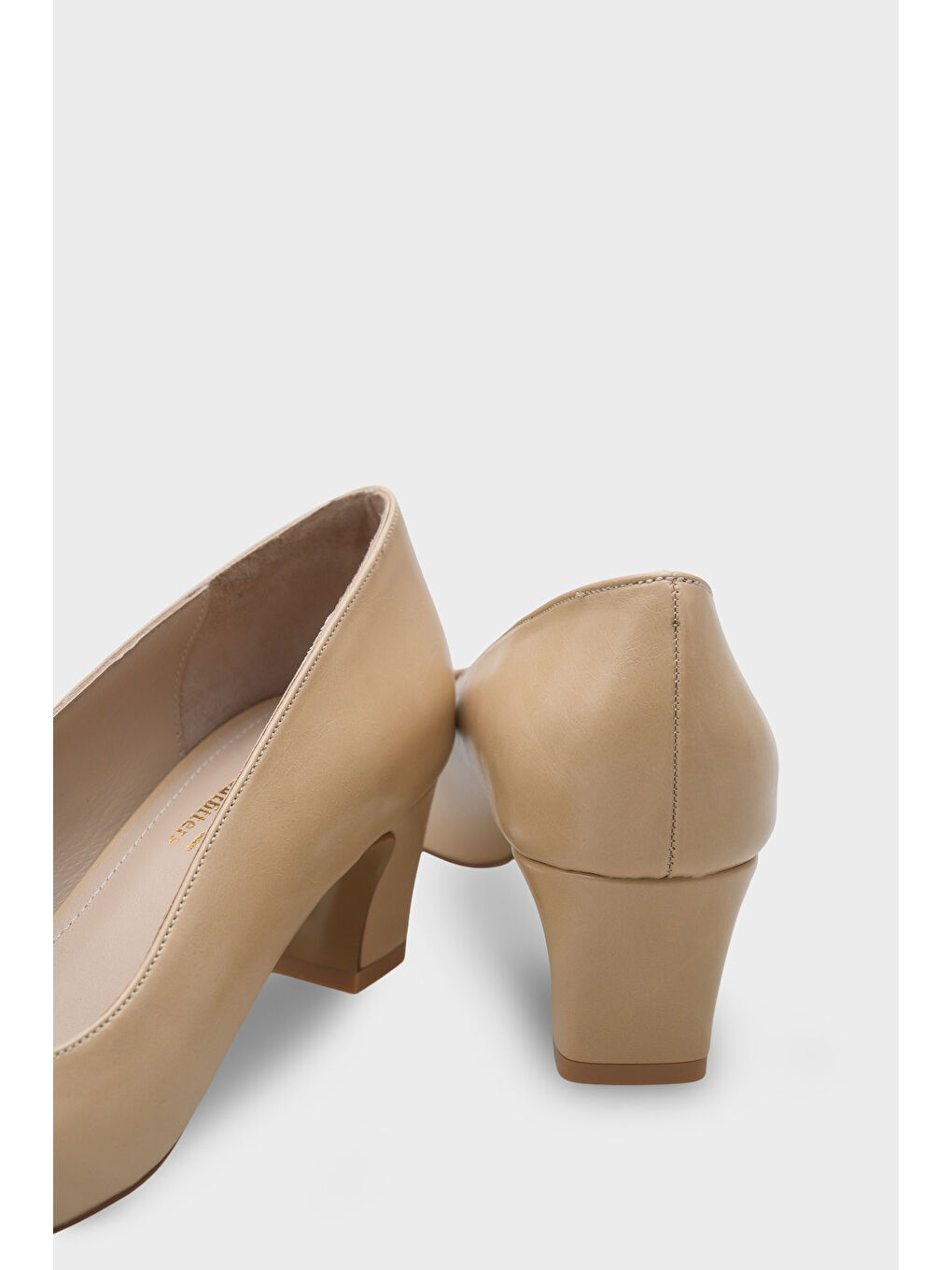 Bej Janie Orta Boy Topuklu Küt Burunlu Hakiki Deri Astarlı Kadın Ayakkabı-3