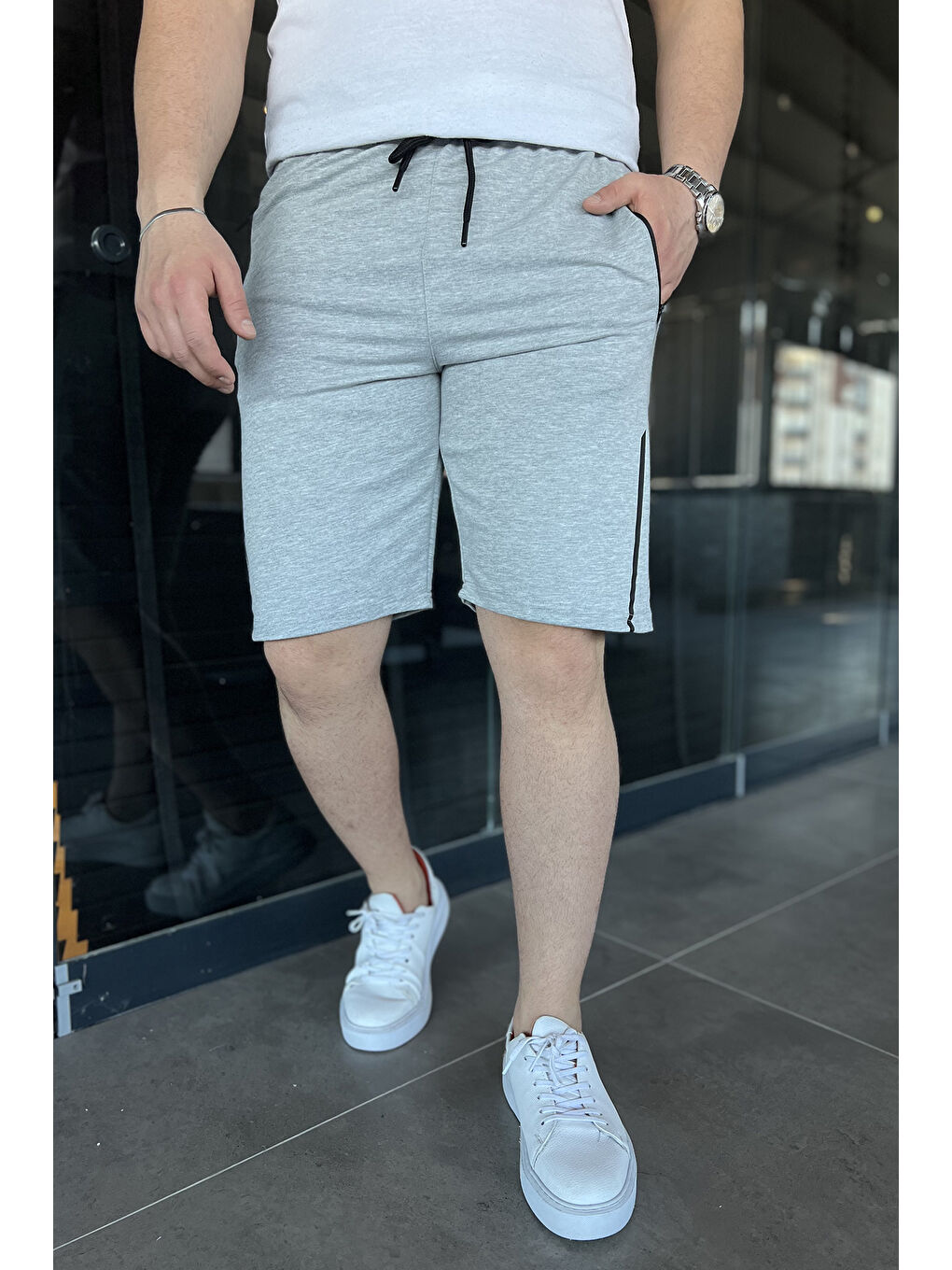 Gri Erkek Cep Fermuarlı Bel Lastikli Şort